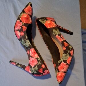 Floral Patterned Heels in Black and Red